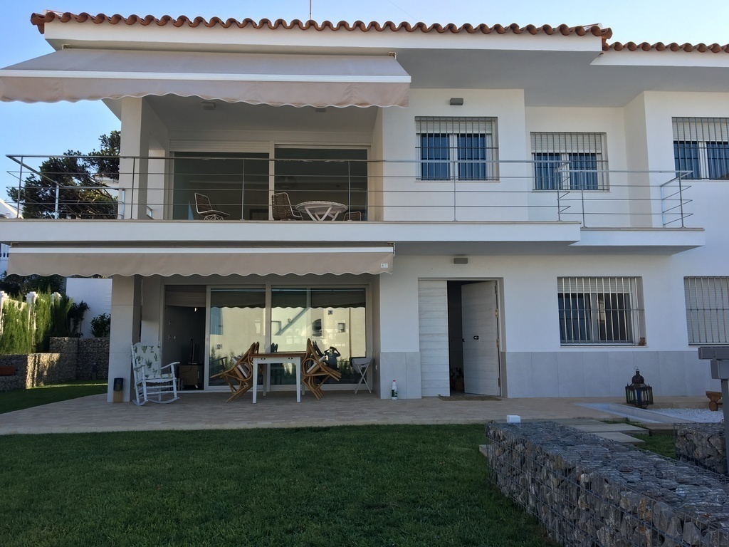 2.1) Front view of the beach house