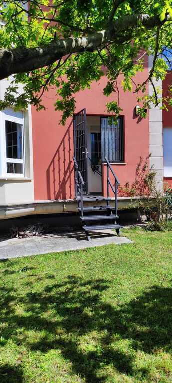 One of the accesses to the garden