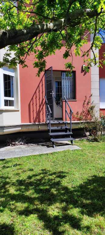 One of the accesses to the garden