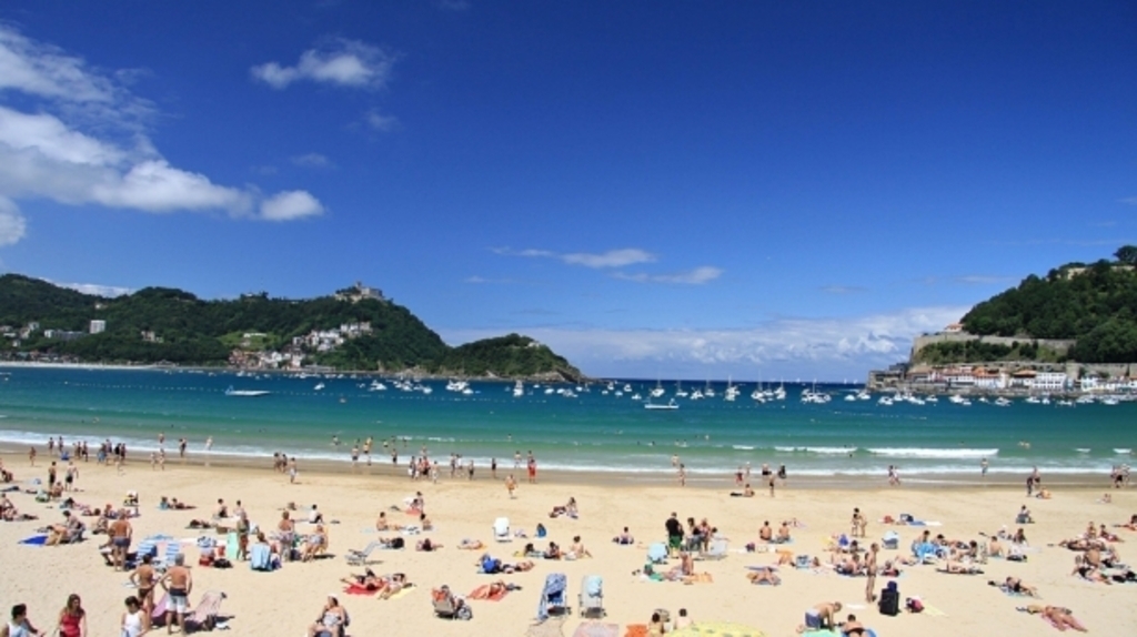 Playa de la concha (5 minutos a pie) / Concha beach (5 min. walking distance)