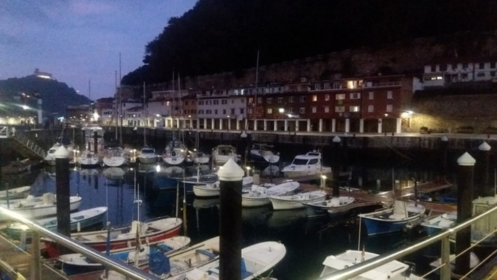 Muelle donostiarra (2 minutos a pie) / Harbour (2 minutes walking distance)