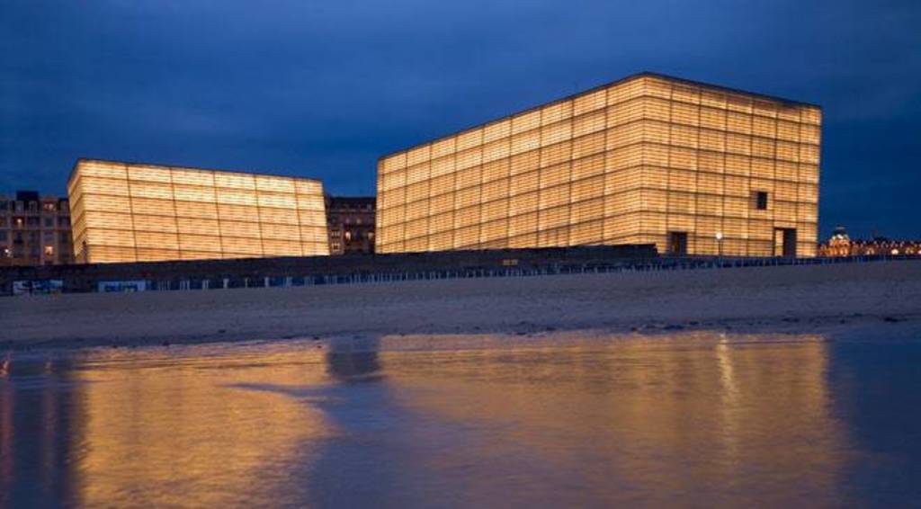 Kursaal y playa de la Zurriola (5 minutos a pie) / Kursaal and Zurriola beach (5 minutes walking distance)
