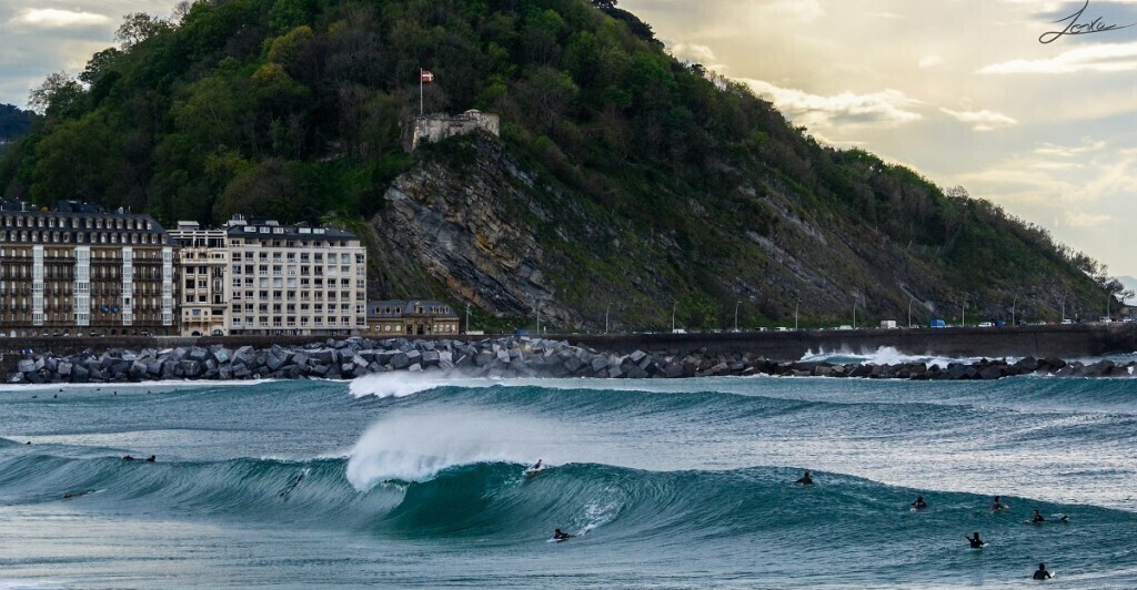 Surf at Zurriola Beach (5 minutes walking distance)