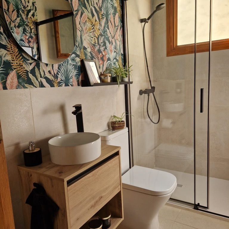 Bathroom on the ground floor