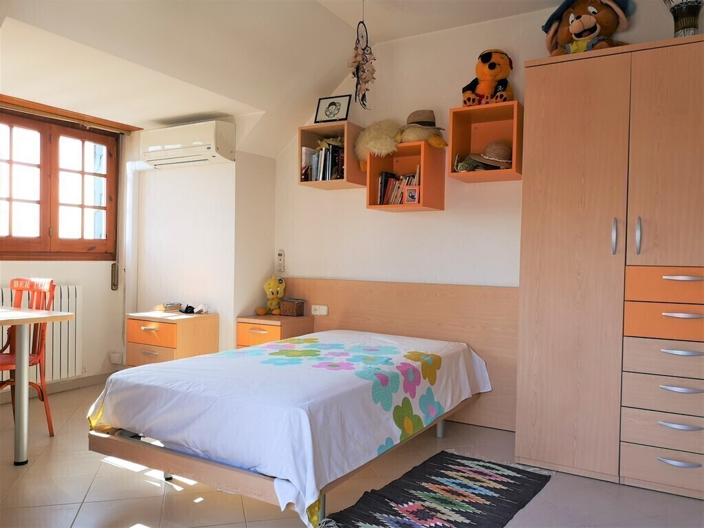 Upstairs double room 1