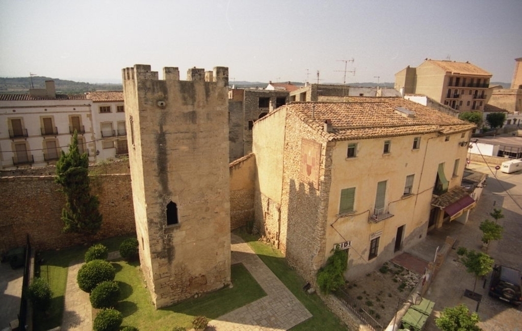 Torre de la vila. Al poble.
