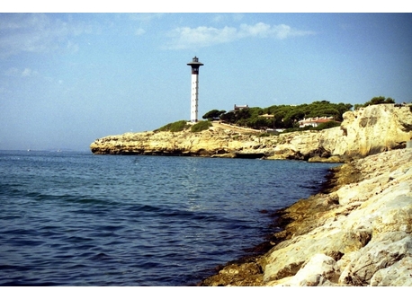 El far. Els Munts. Baix a Mar.