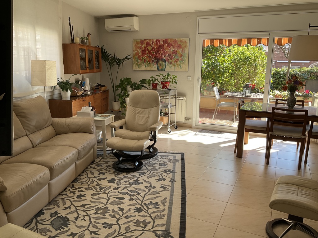 Sitting and dining room