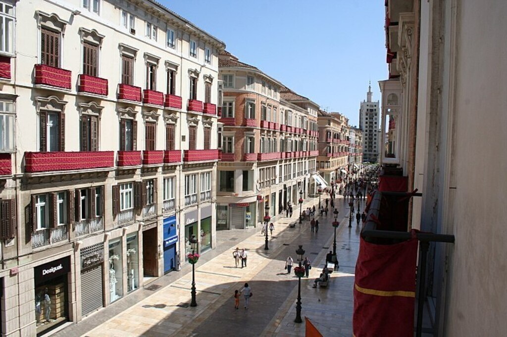 LARIOS STREET is the most famous, pedestrian and shopping street 