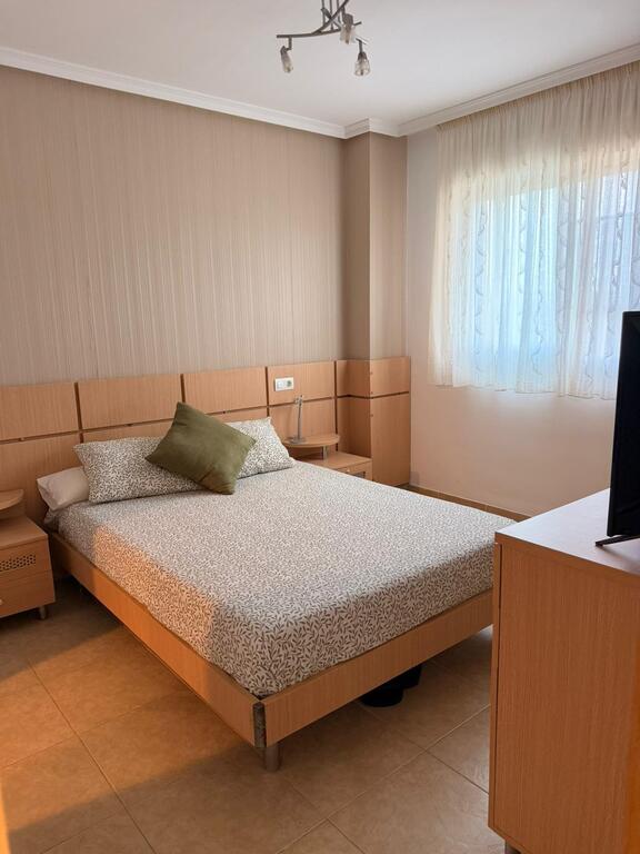 Dormitorio principal, con acceso a baño privado. 