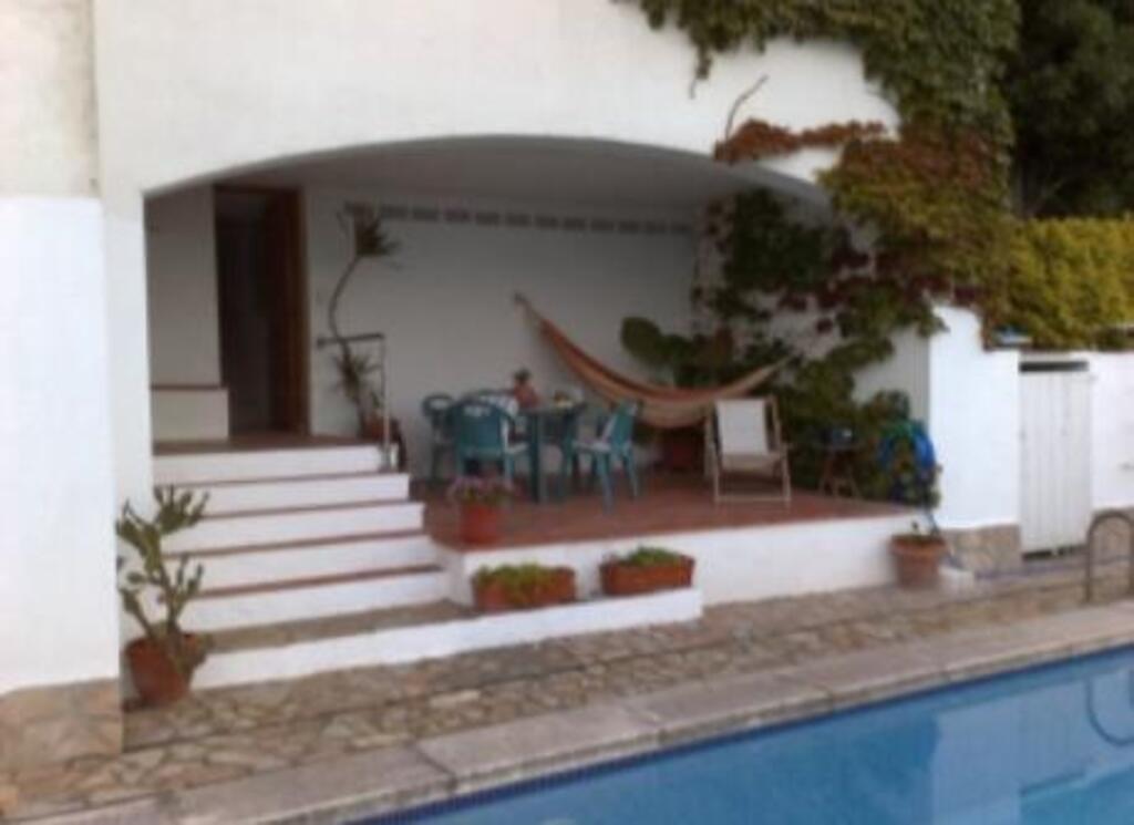 Piscina particular y terraza anexa