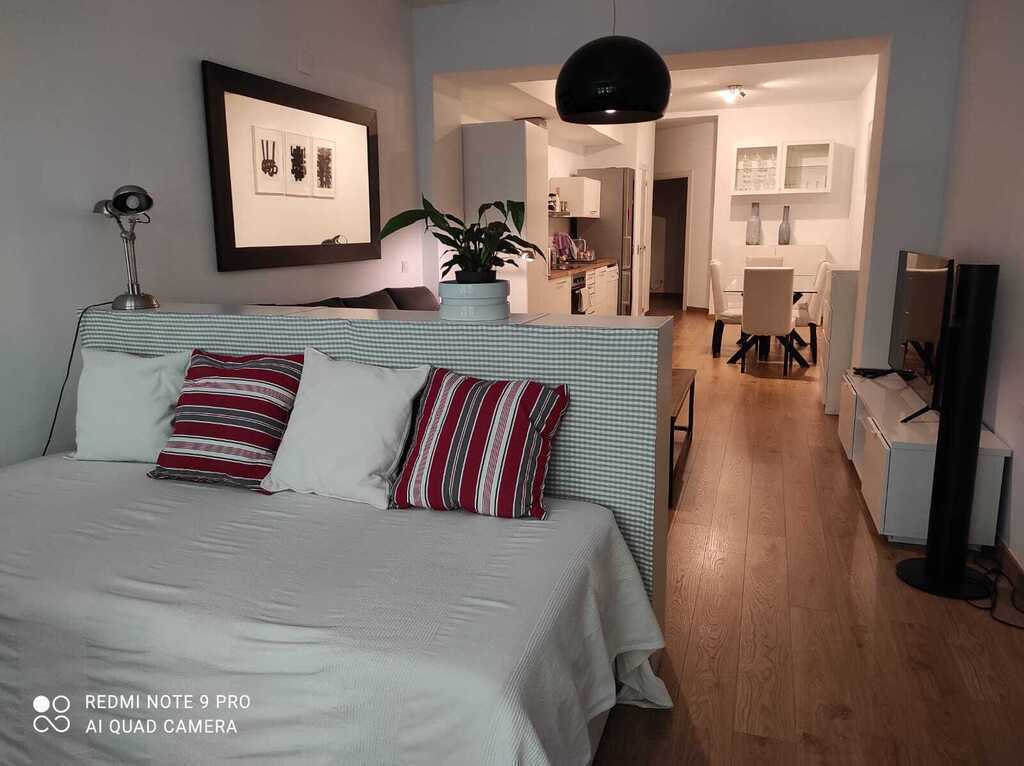 Zona de trabajo y cama