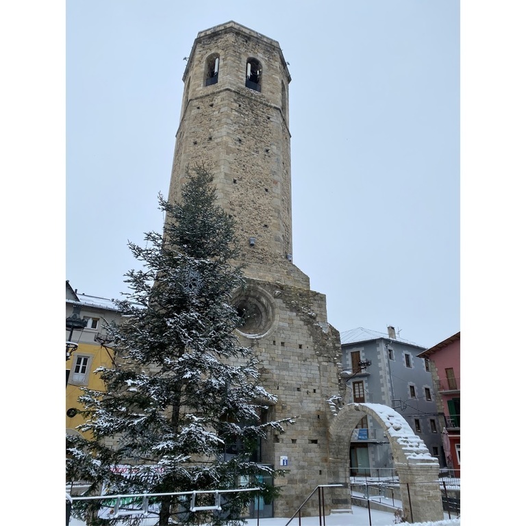 Puigcerdà bell tower, a singular place, there is no church