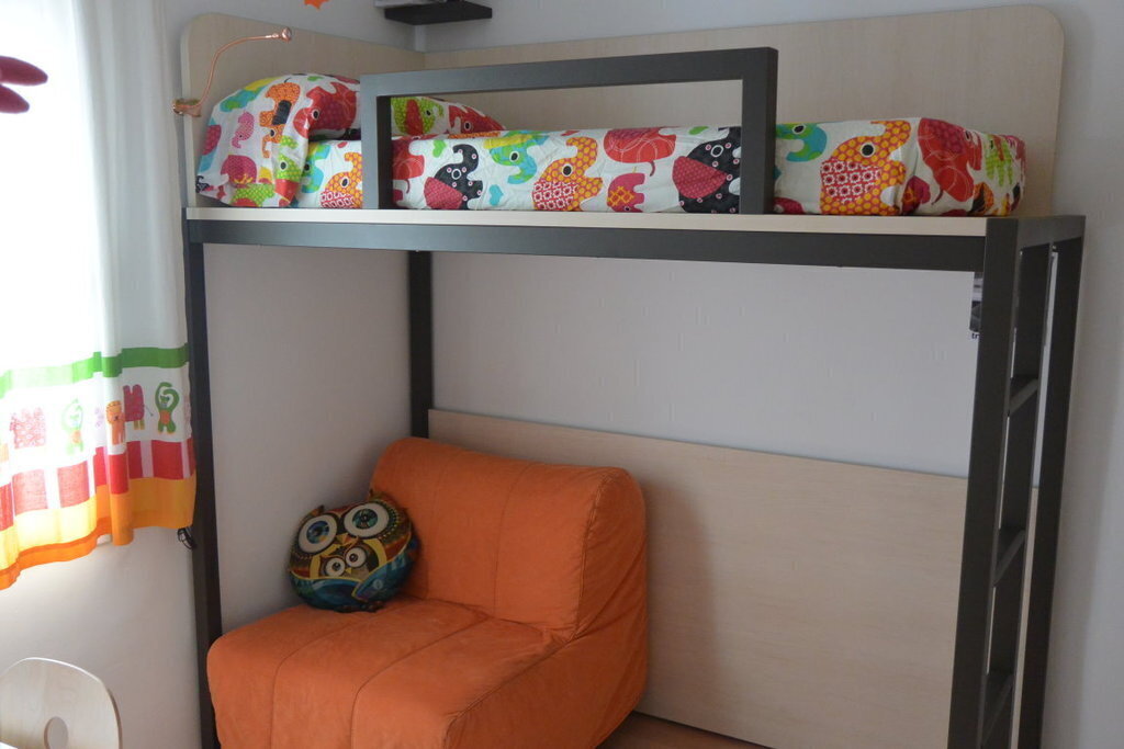 bunk bed (200x90)+ folded single bed (180x70)