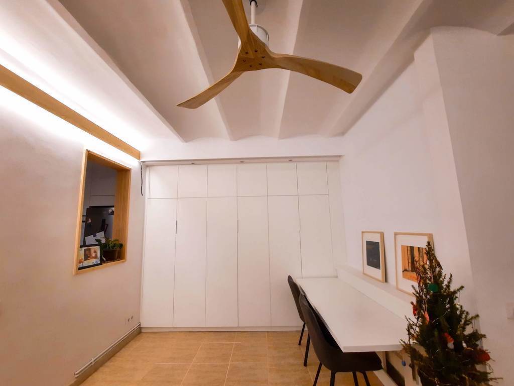 Leaving room. Note the large cinema screen at the top of the wardrobe.