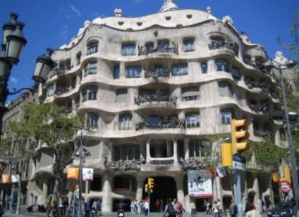 La Pedrera (Gaudí), 400 m from home