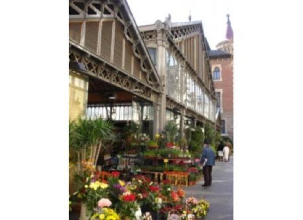 Mercat de la Concepció, 100 m from home