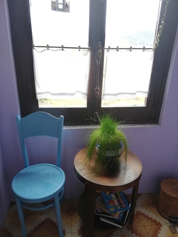 A corner on the second bathroom with bathtub