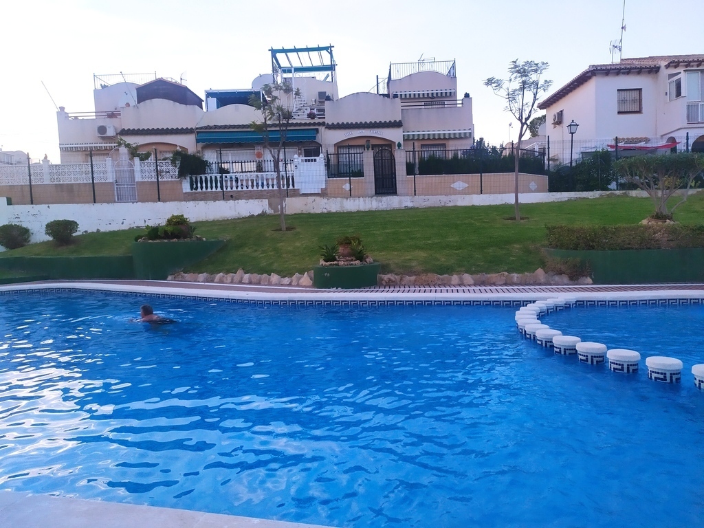 Una de las dos piscinas