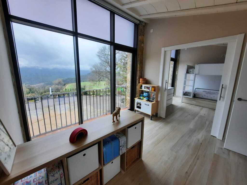 Kids bedroom (extra bed below)