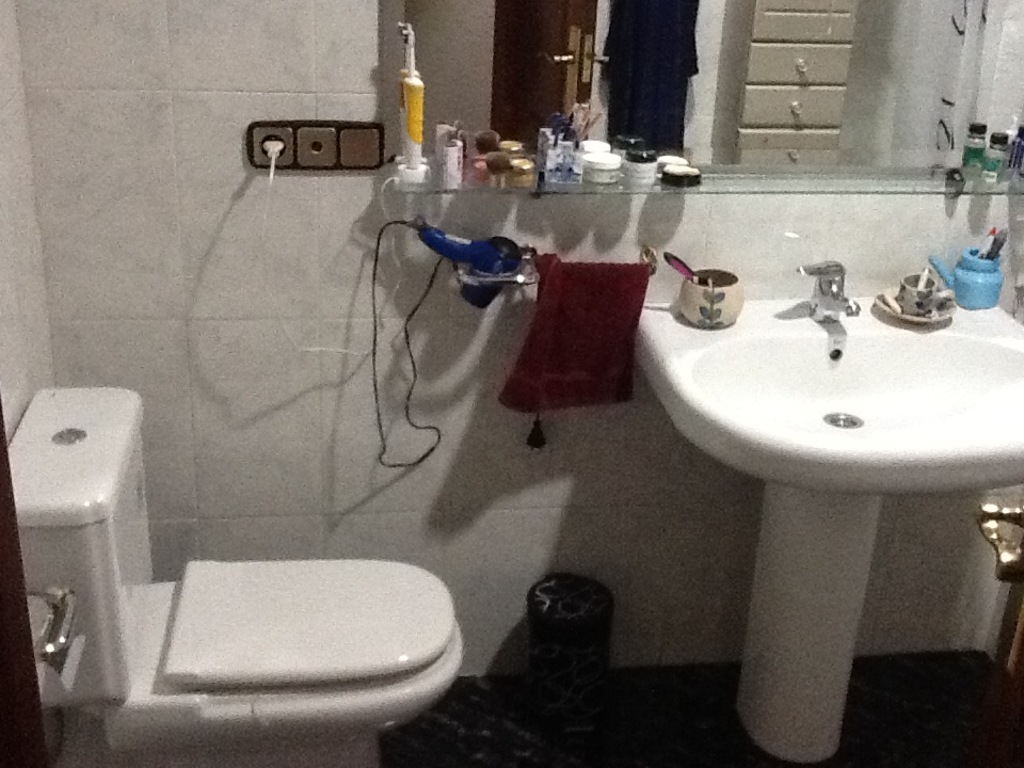 Jaén, bathroom with bathtub