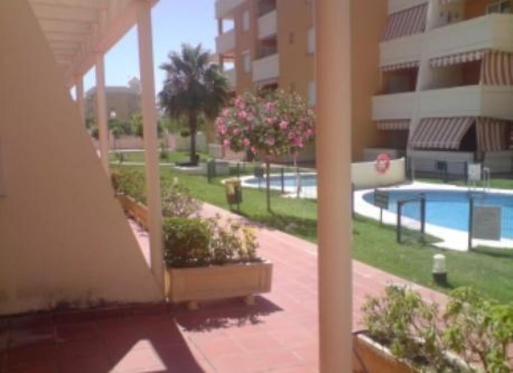 patio interior y piscina privada