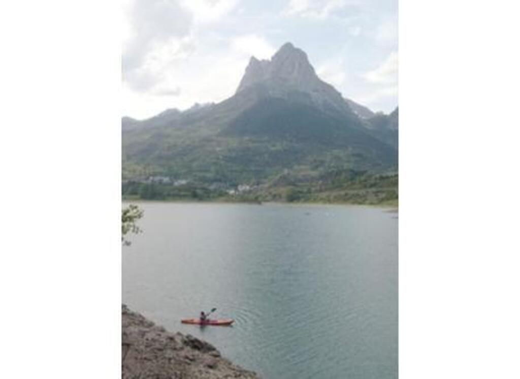 Actividades acuáticas en el pantano de Lanuza