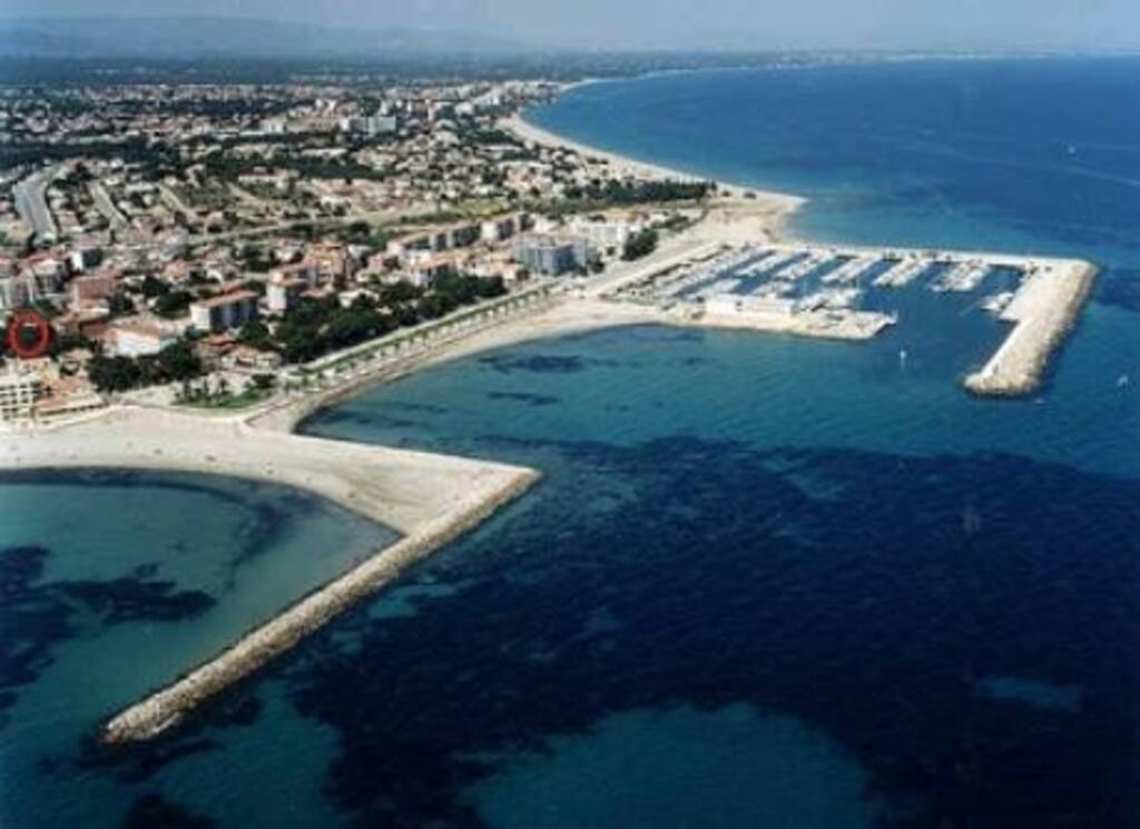 Aerial view (building situation marked with a red circle)