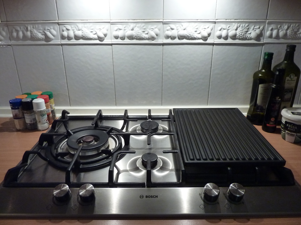 Professional gas-fired kitchen & grill