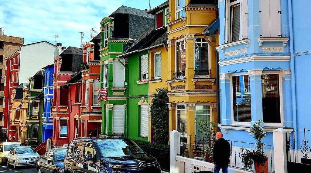 Visit the beautiful neighborhood of Irala.