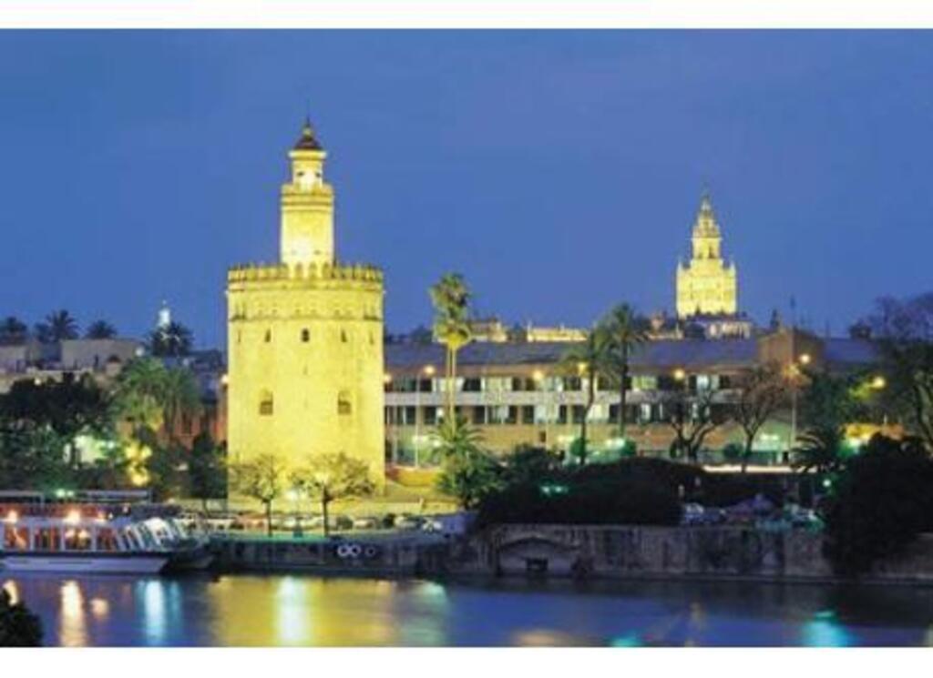 Sevilla at night
