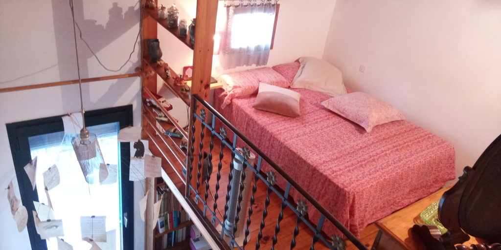 Double bedroom with its own "balcony" mezzanine