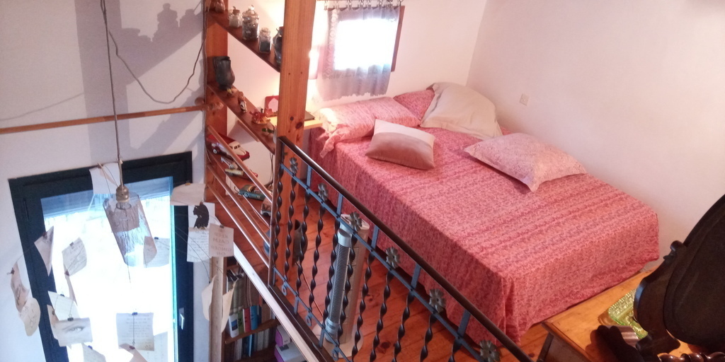Double bedroom with its own "balcony" mezzanine