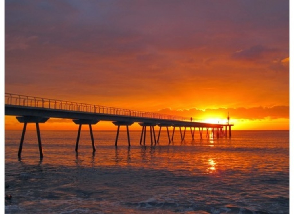 Sunrise in Pont del Petroli, renewed jetty in Badalona (15 min walk)