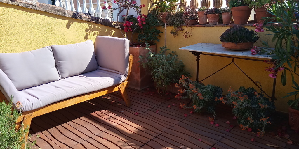 Chill out in the upper terrace