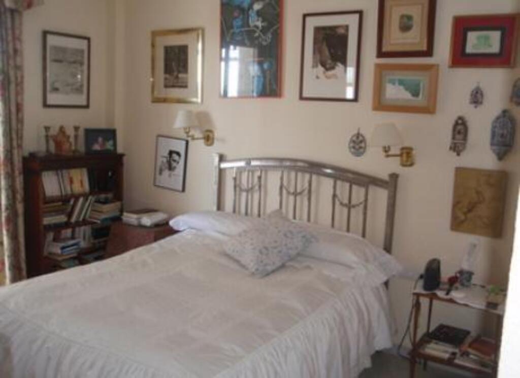 main bedroom bed 1,35