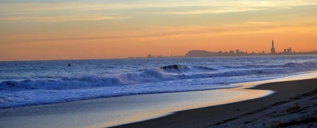 Beach to 12 minuts walking 900 meters