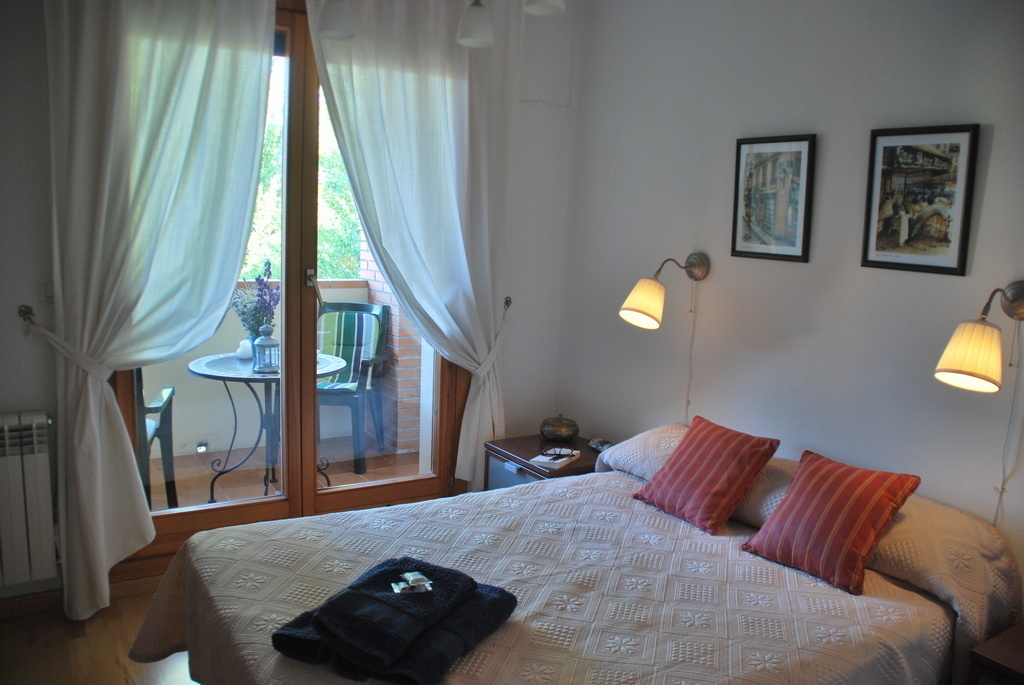 Dormitorio principal con salida a la terraza