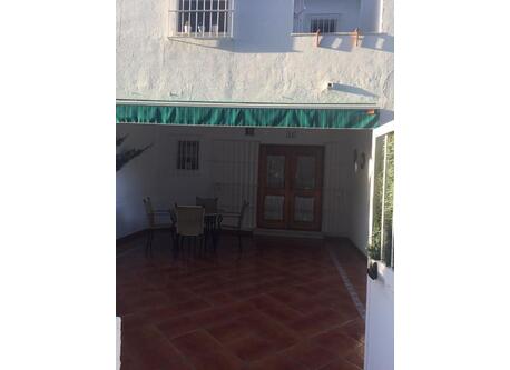 Entrada por terraza.