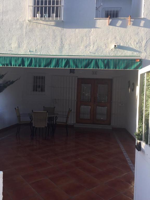 Entrada por terraza.