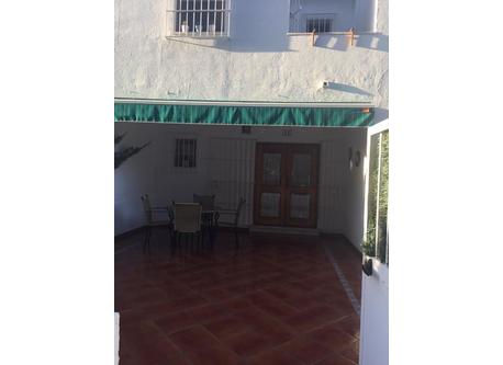 Entrada por terraza.