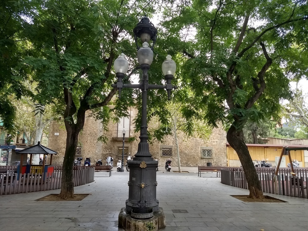 Pl Valenti Almirall - square