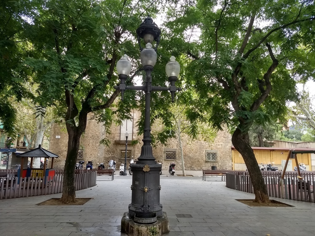 Pl Valenti Almirall - square