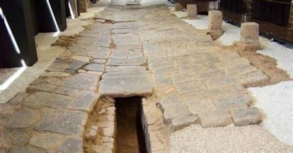 Via del Pòrtic (calzada romana) - Archaeological excavations that can be visited (3 minutes walking from home)