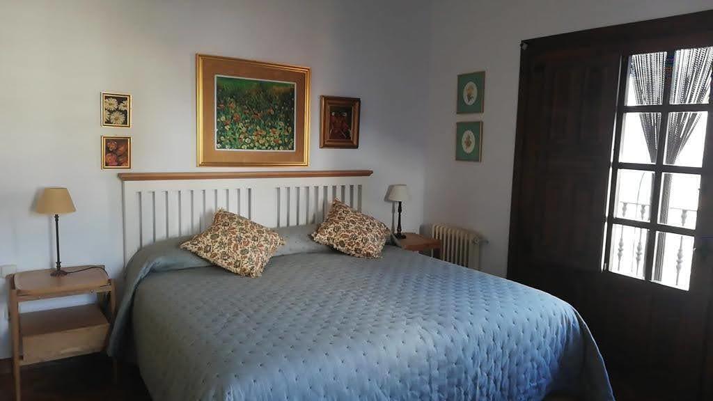 Main room (twin single beds)