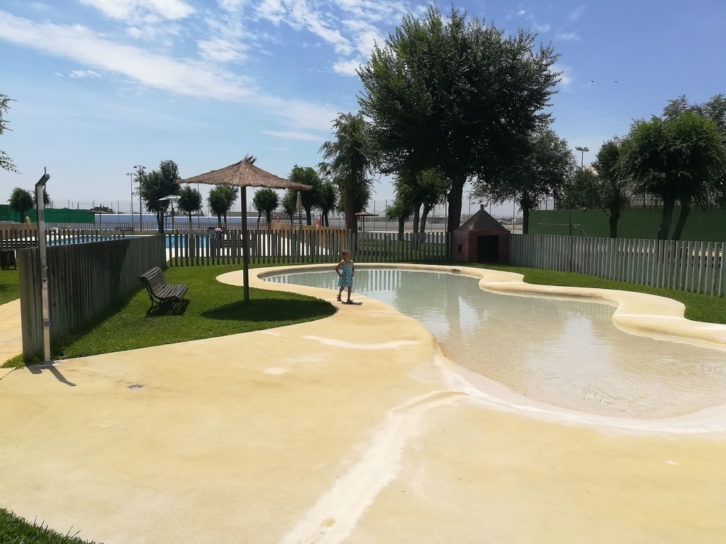 Fuentes de Andalucía, piscina municipal