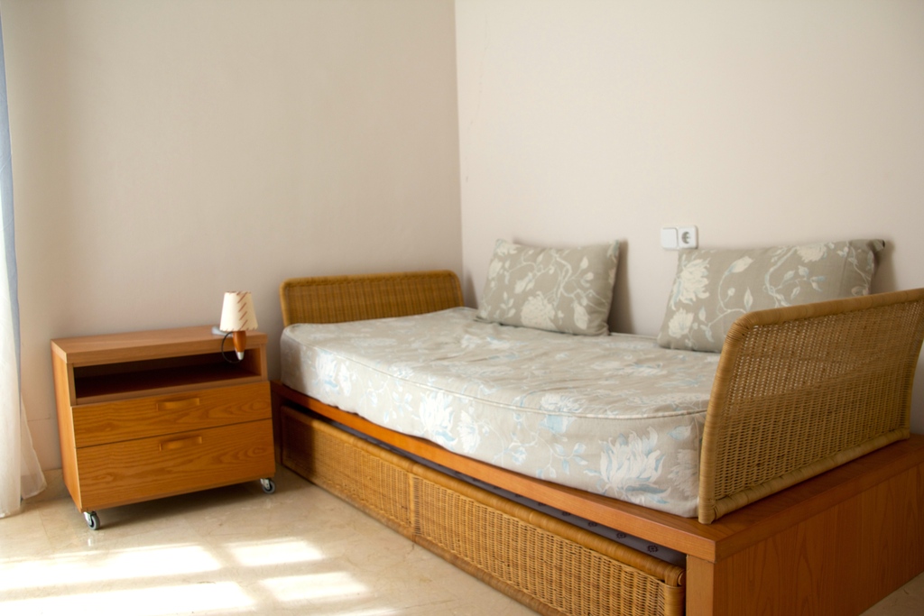 dormitorio con dos camas