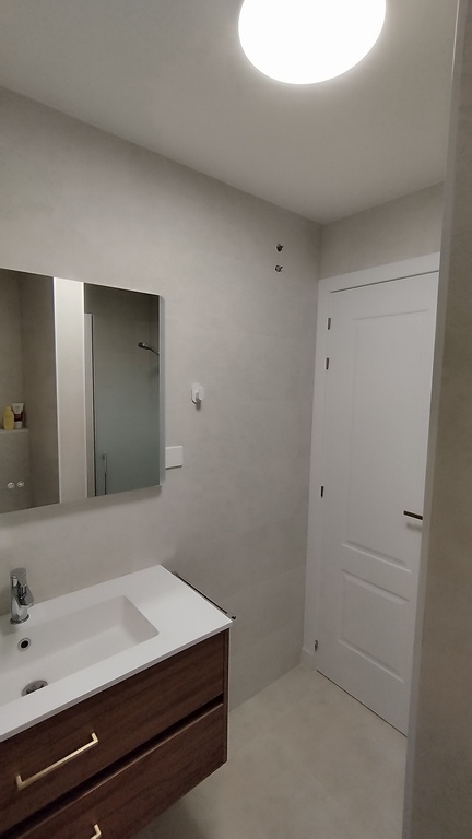 Bedroom floor - bathroom 2