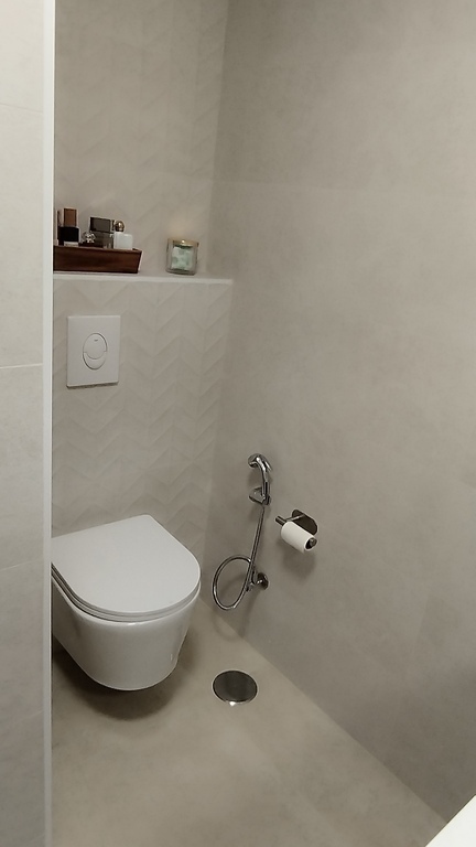 Bedroom floor - bathroom 2