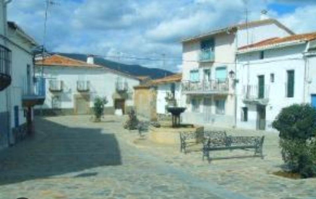 Plaza de Hernán Pérez. Hernán Pérez Main square